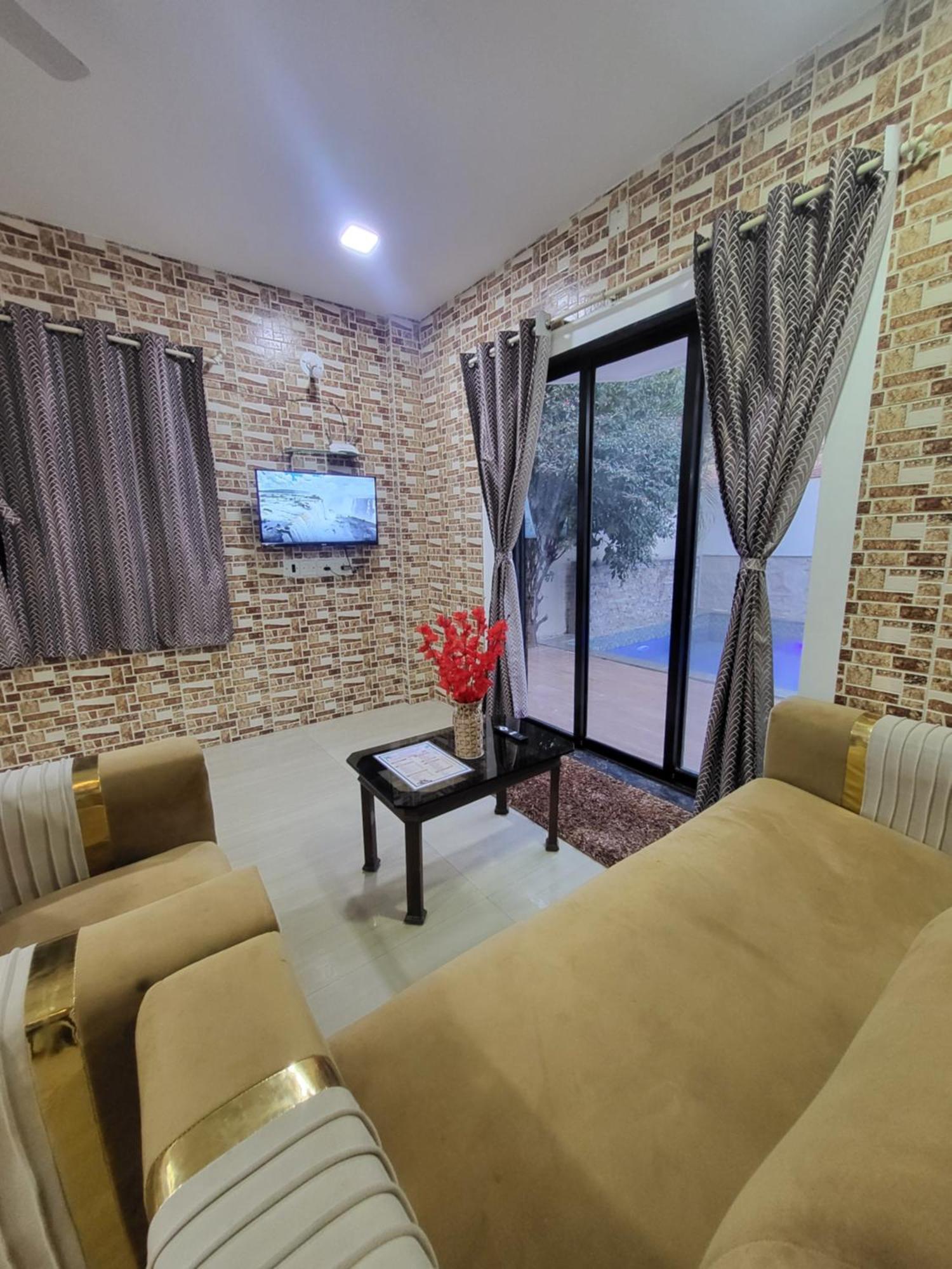 The Perfect Stays Para Disco Big Pool Cricket Turf Villa Lonavla Zewnętrze zdjęcie